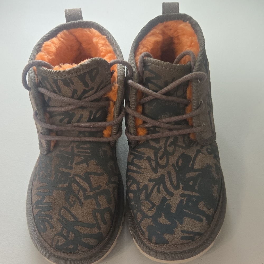 UGG Brown and Orange Boots with Cozy Lining - Picture 4 of 8